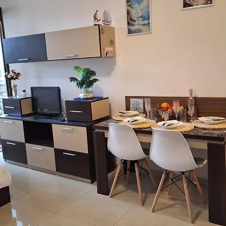 Apartament мм комплекс студиа ,,роза,, *